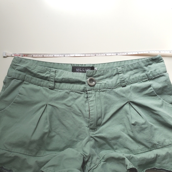 Ruffle Hem Paper Bag Front Zip Shorts - Picture 5 of 6